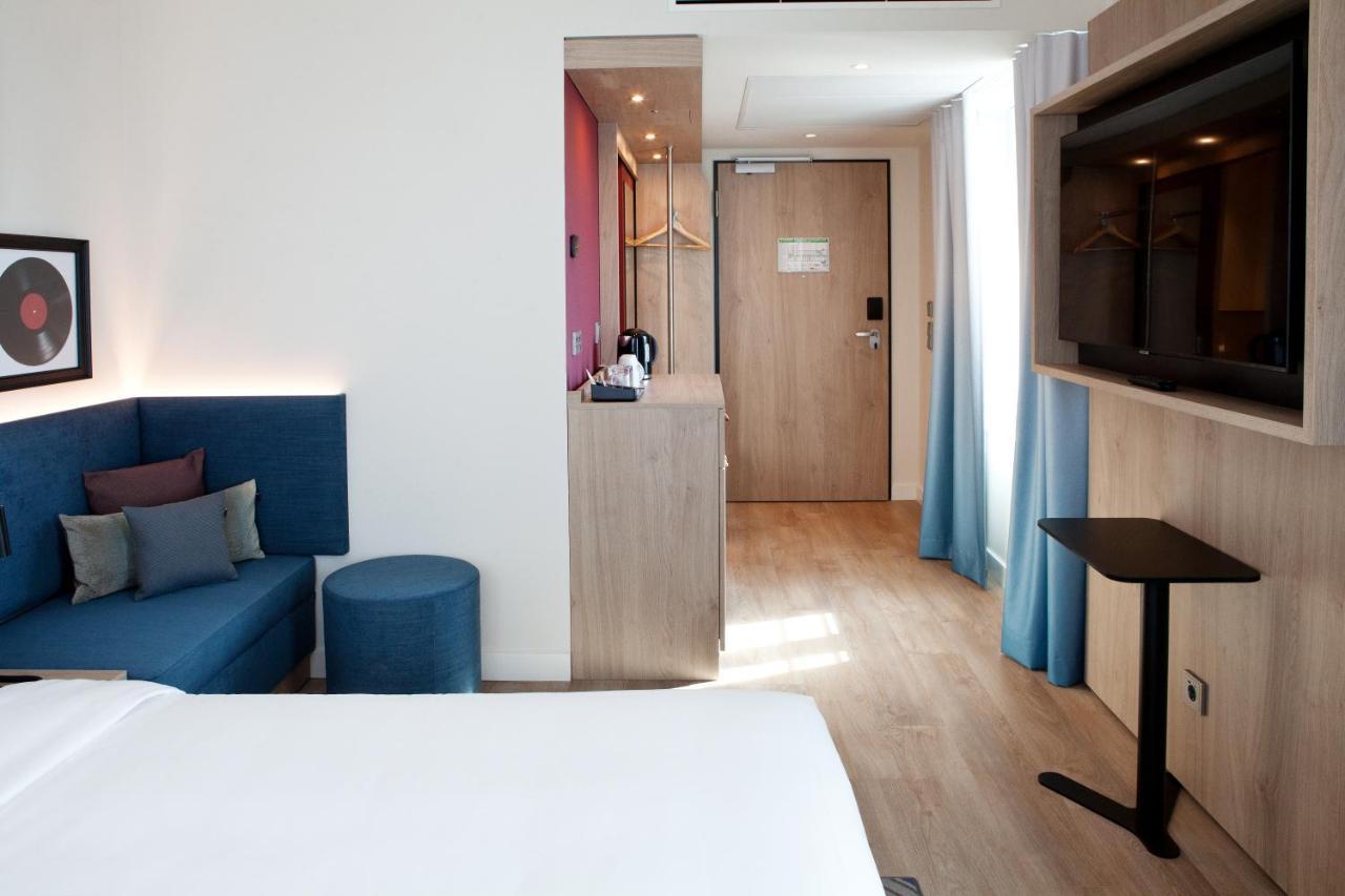 Hampton By Hilton Regensburg Hotel Ngoại thất bức ảnh