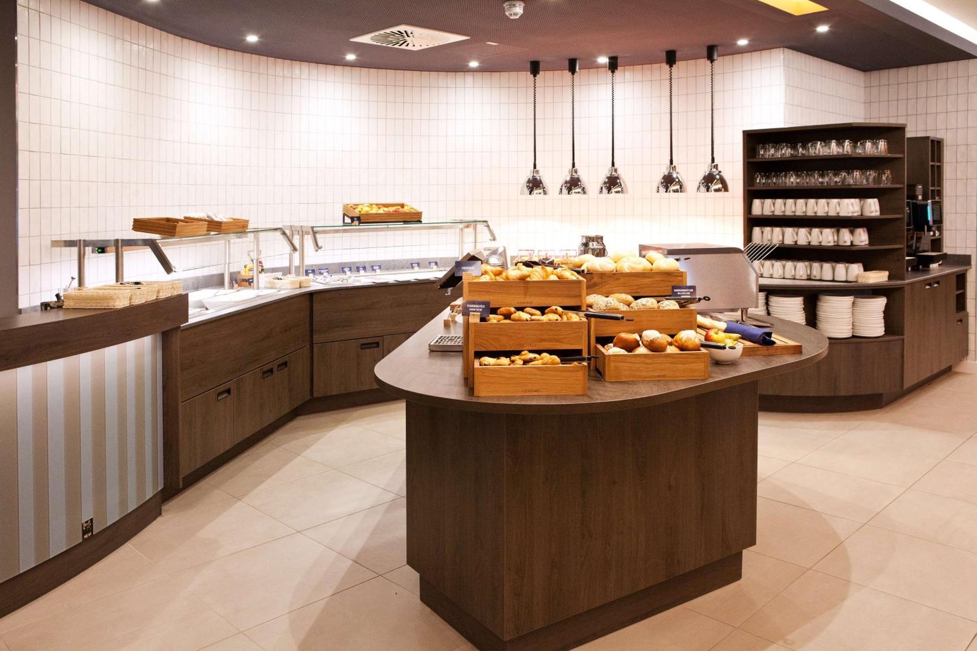 Hampton By Hilton Regensburg Hotel Ngoại thất bức ảnh