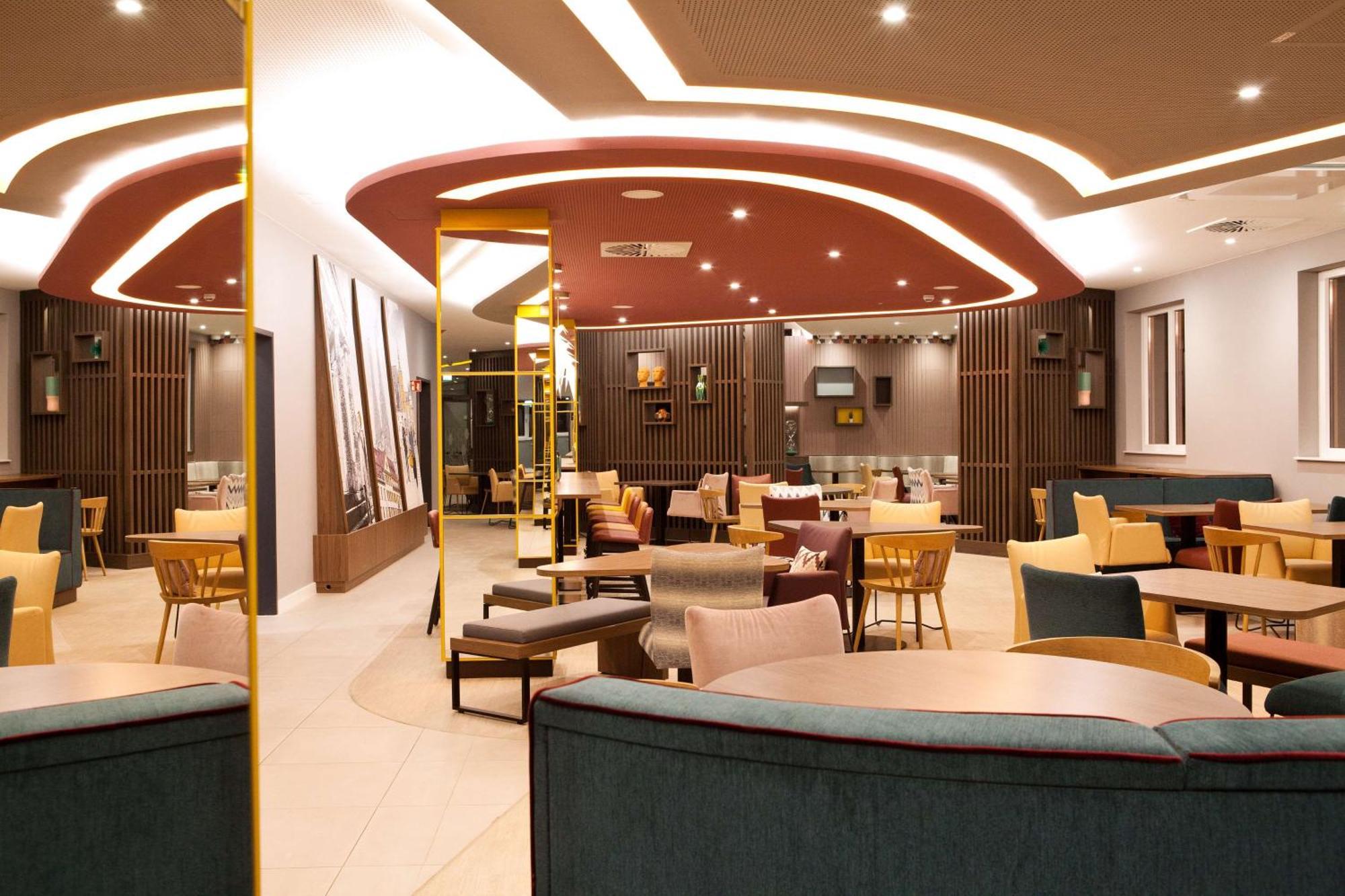 Hampton By Hilton Regensburg Hotel Ngoại thất bức ảnh