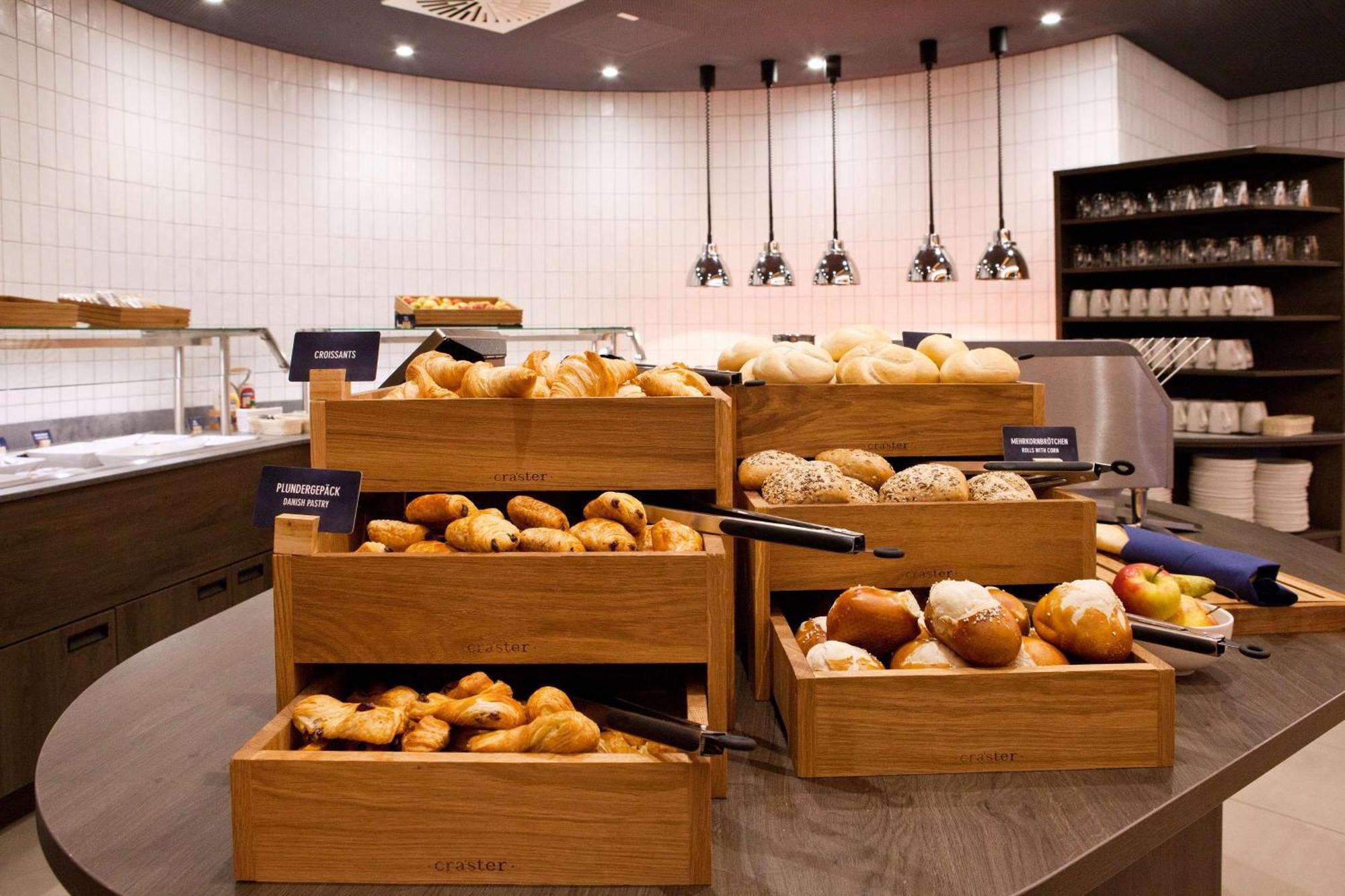 Hampton By Hilton Regensburg Hotel Ngoại thất bức ảnh